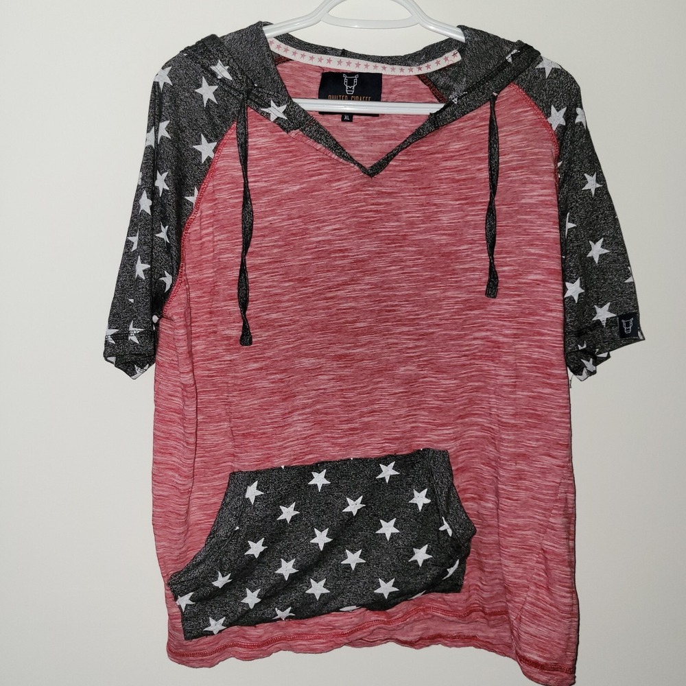 Quilted Giraffe Short Sleeve Hoodie Women's Size XL Red Black Stars Hooded